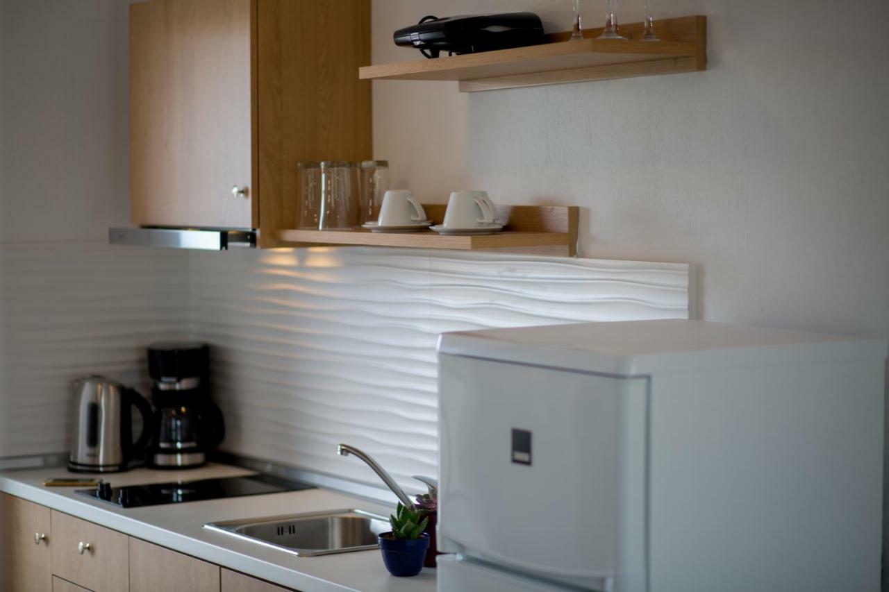 The Papoutsakis Apartments Никити Екстериор снимка