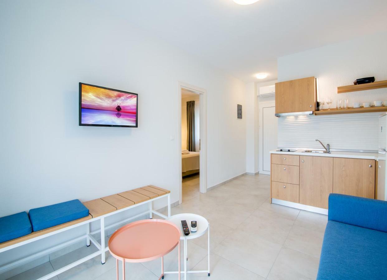 The Papoutsakis Apartments Никити Екстериор снимка