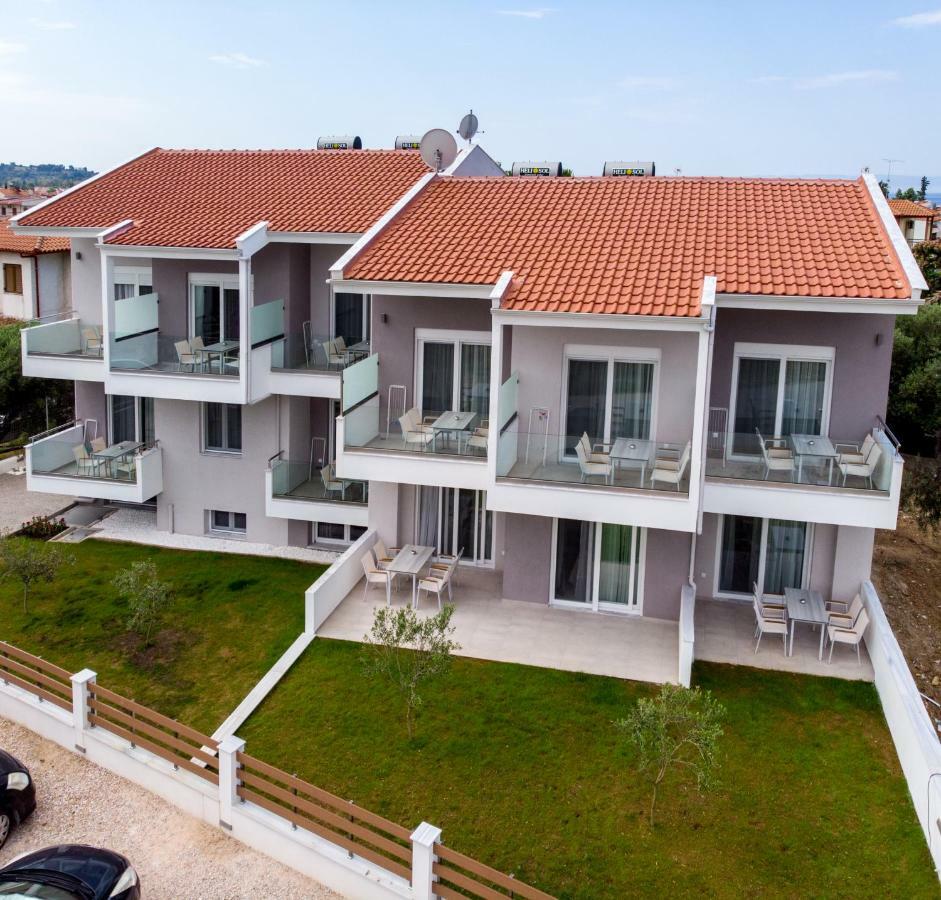 The Papoutsakis Apartments Никити Екстериор снимка
