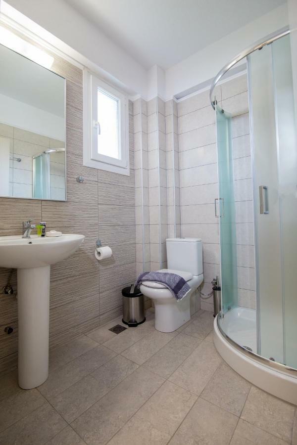 The Papoutsakis Apartments Никити Екстериор снимка