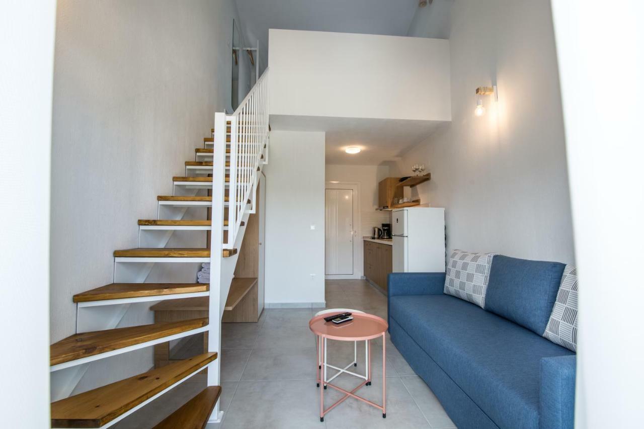 The Papoutsakis Apartments Никити Екстериор снимка