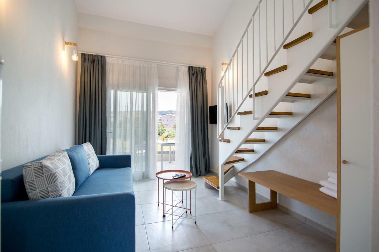 The Papoutsakis Apartments Никити Екстериор снимка